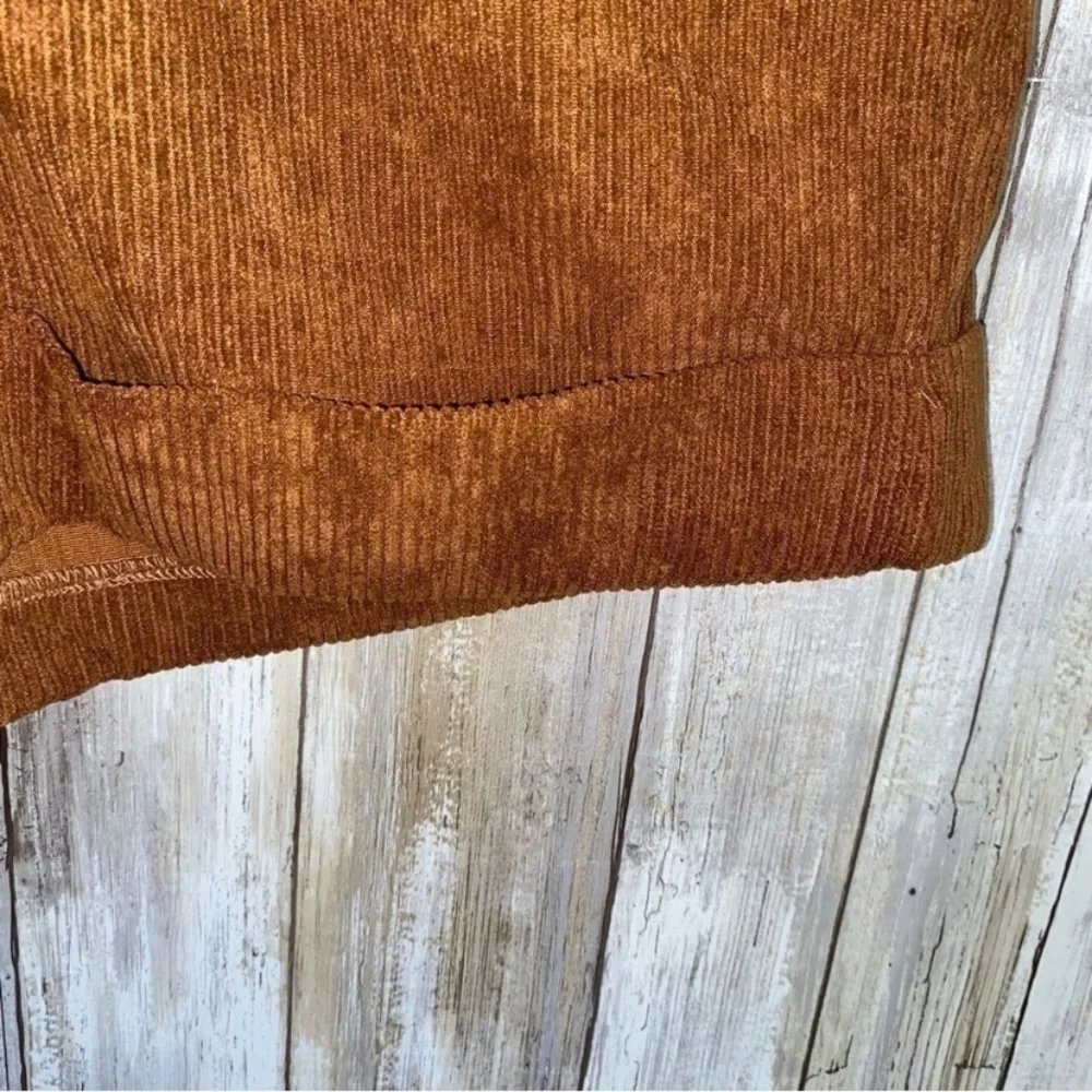 NWT Boohoo Chunky Cord Belted Turn Up Shorts In Chocolate - Picture 3 of 5